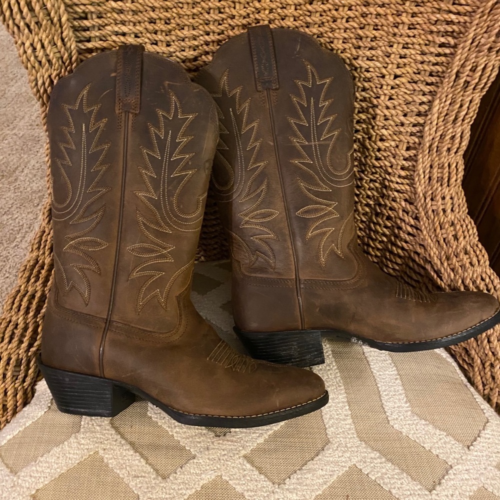 Women’s Ariat boots